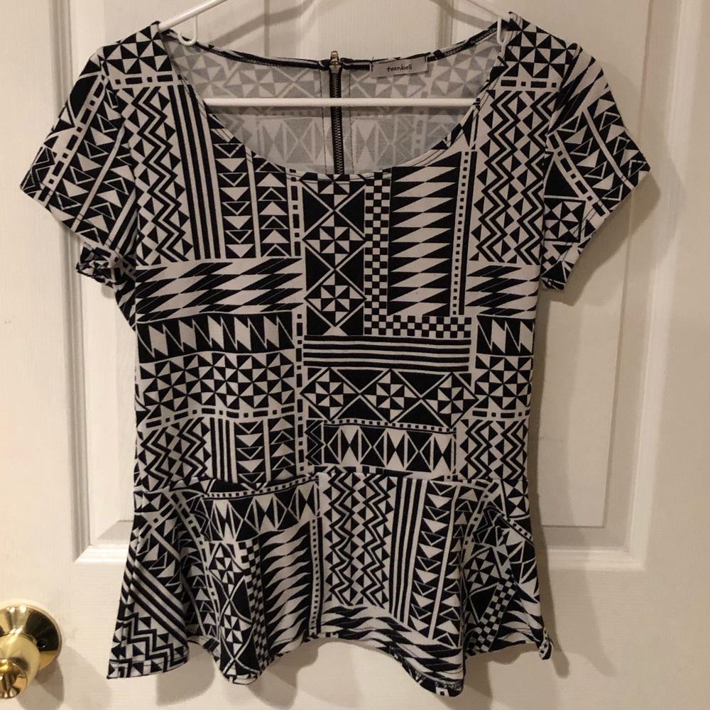 Short sleeve black/white Aztec t-shirt
